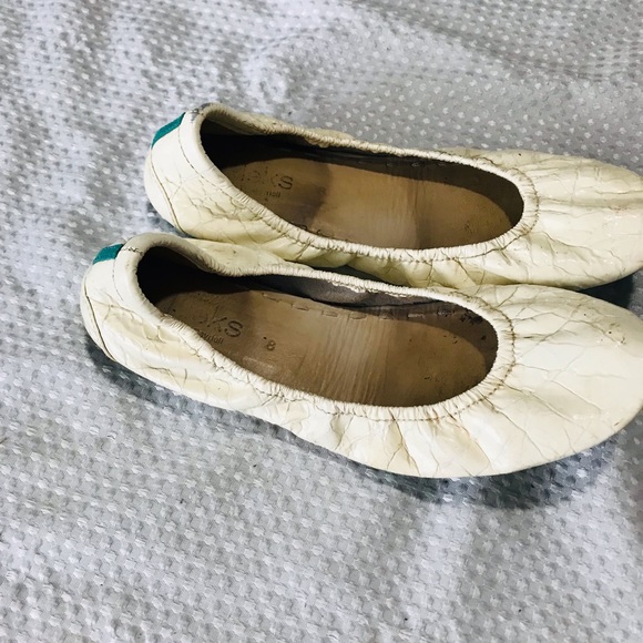 TIEKS Flats - Picture 3 of 12